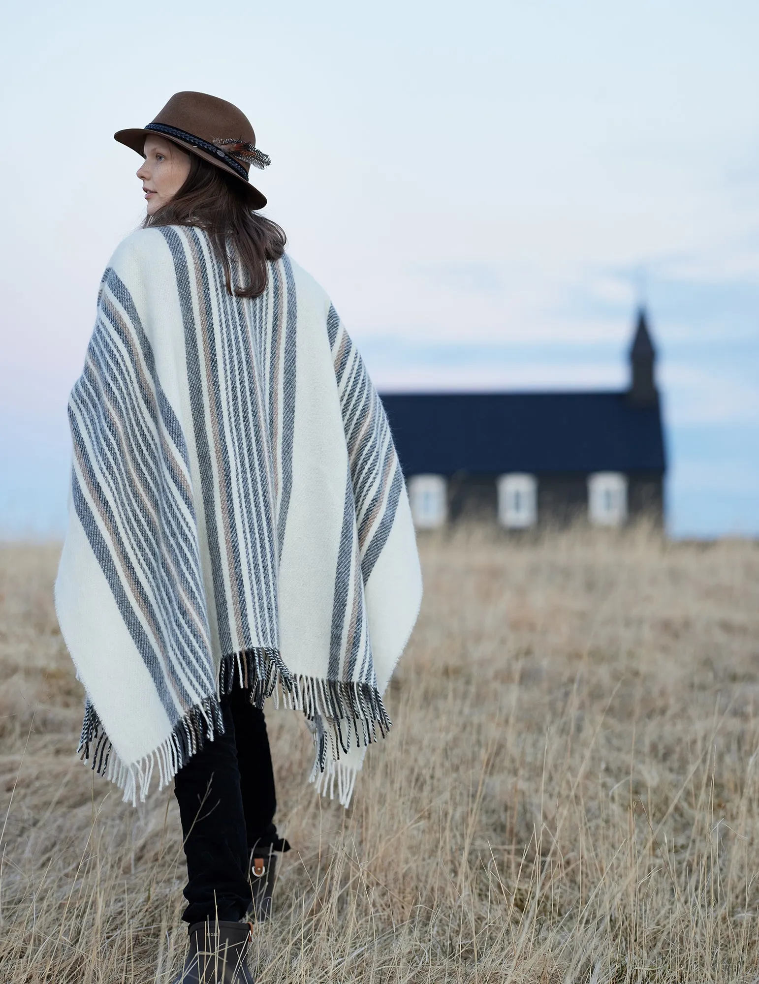 Katanes, woolen poncho